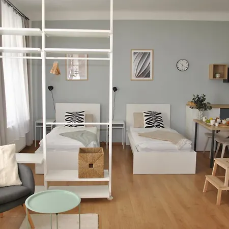 Albergue 7 Nights Dominikánské N. Brno