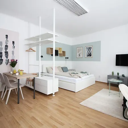 بيت شباب 7nights Dominikanske Namesti برنو