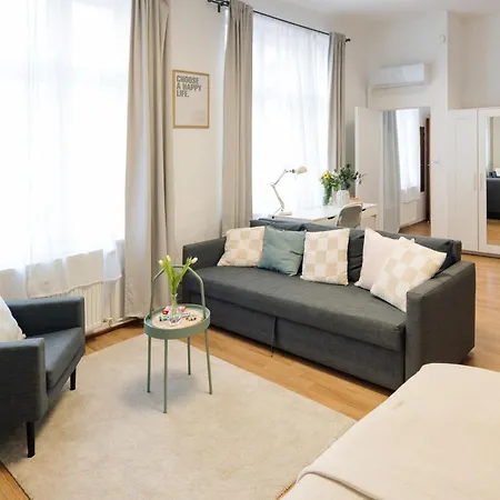 بيت شباب 7nights Dominikanske Namesti برنو