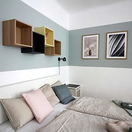 Hostel 7nights Dominikanske Namesti