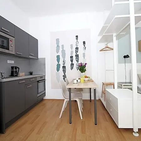 Hostel 7nights Dominikanske Namesti *